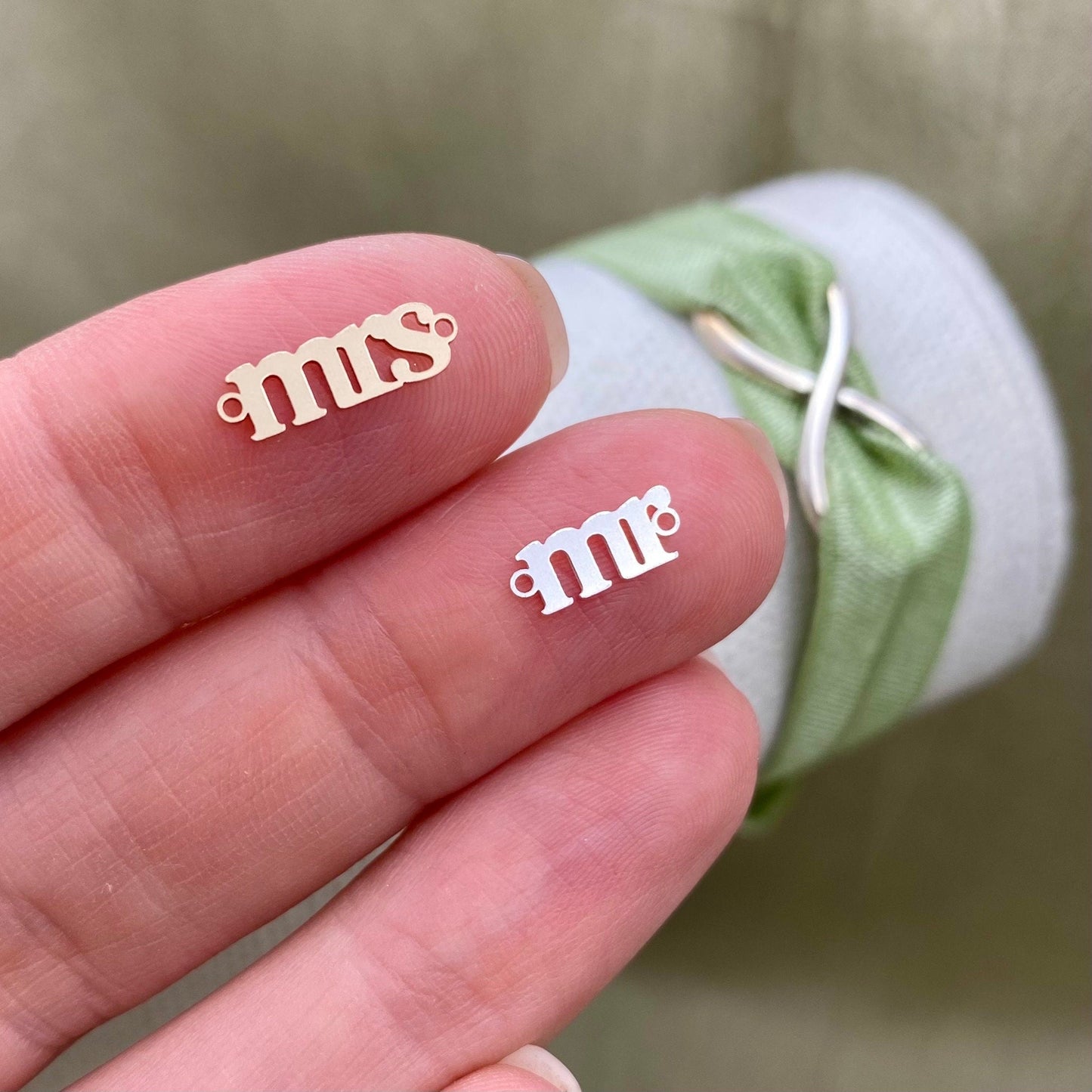 Mr. / Mrs. Connector - L27 L28