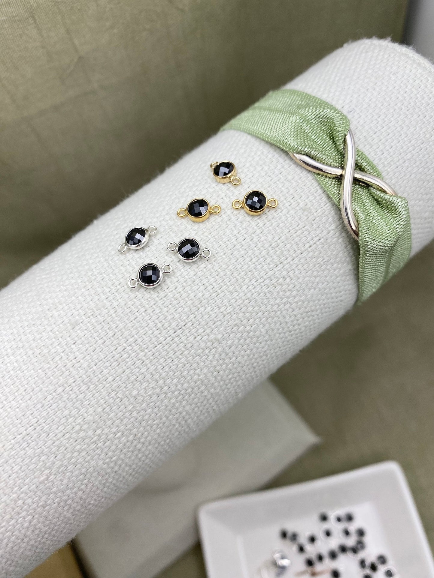 Flatback Black Connectors 4mm - 3 Pack - B18