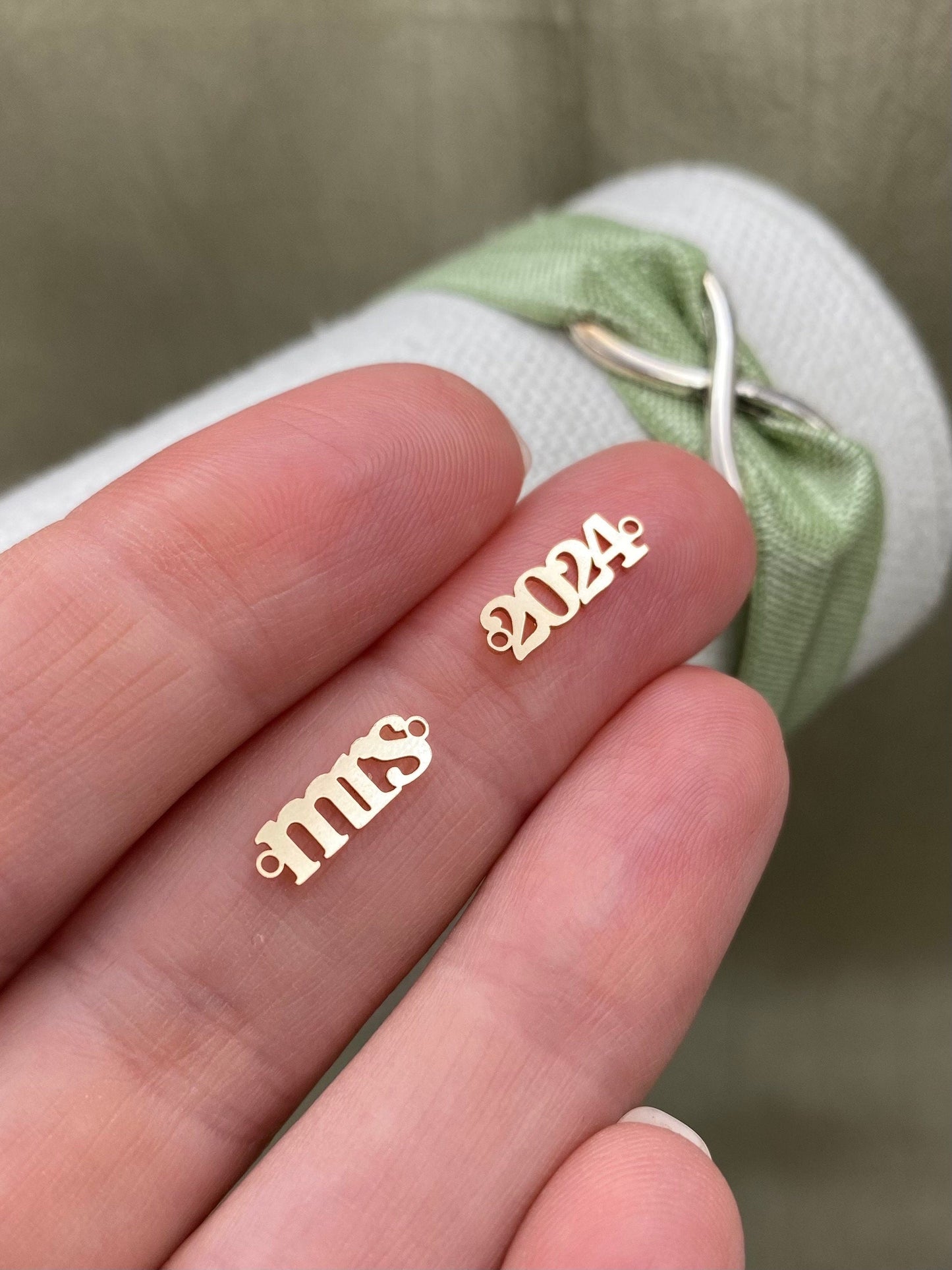 Mr. / Mrs. Connector - L27 L28