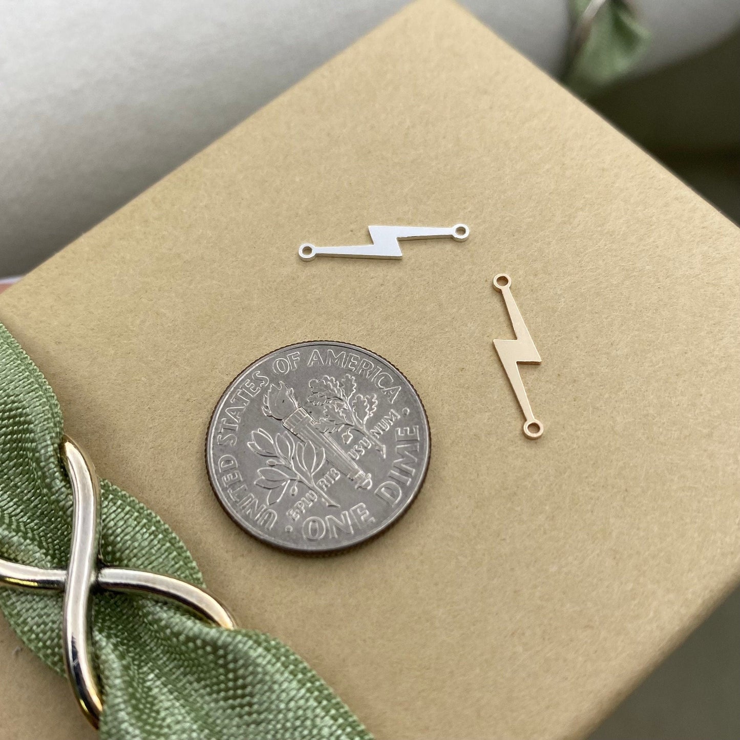 Lightning Bolt Connectors - 2 Pack - L8