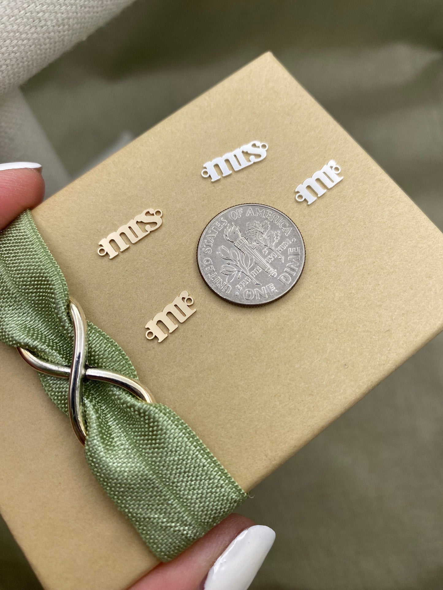 Mr. / Mrs. Connector - L27 L28